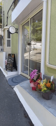 About Min’s Bakery